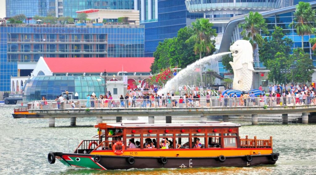 Singapore River – Take a Boat Cruise