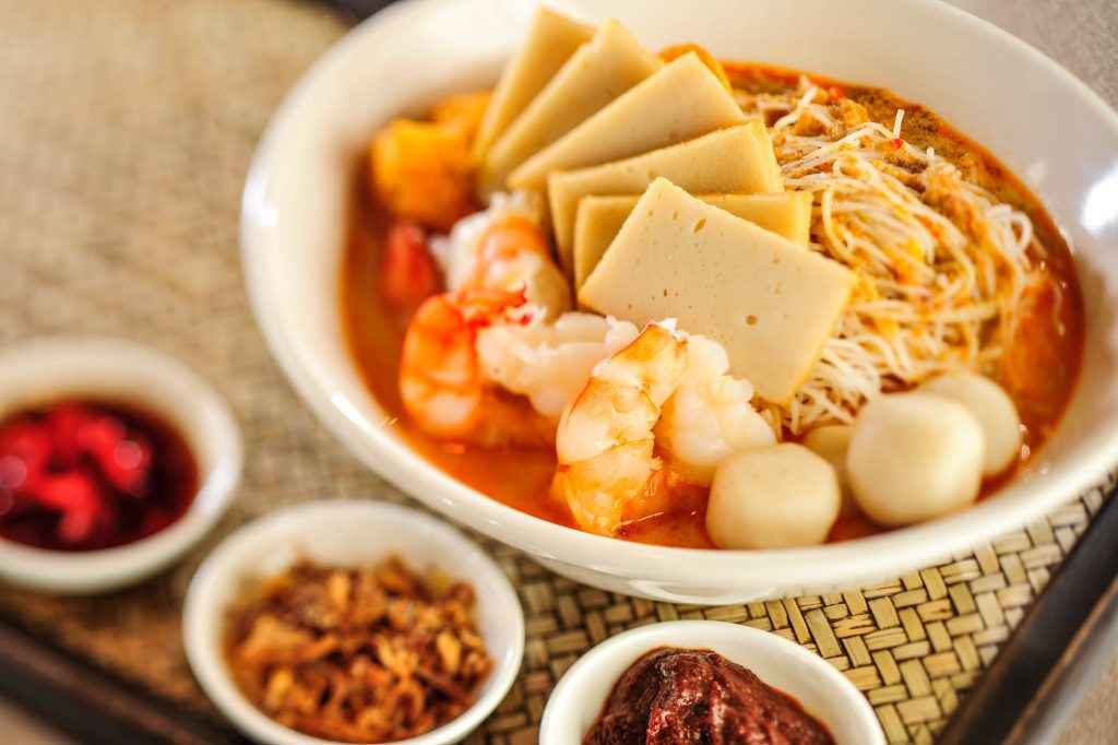 SINGAPORE FOOD 10 DELICIOUS LOCAL DISHES YOU HAVE TO TASTE