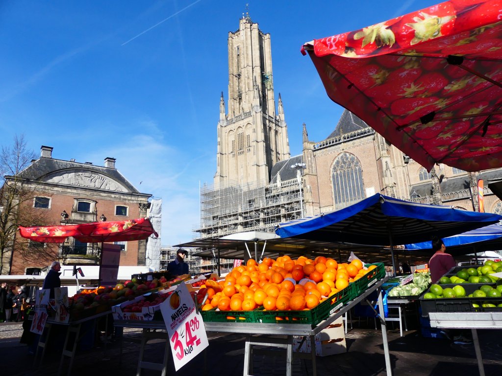 LOCAL MARKET IN ARNHEM