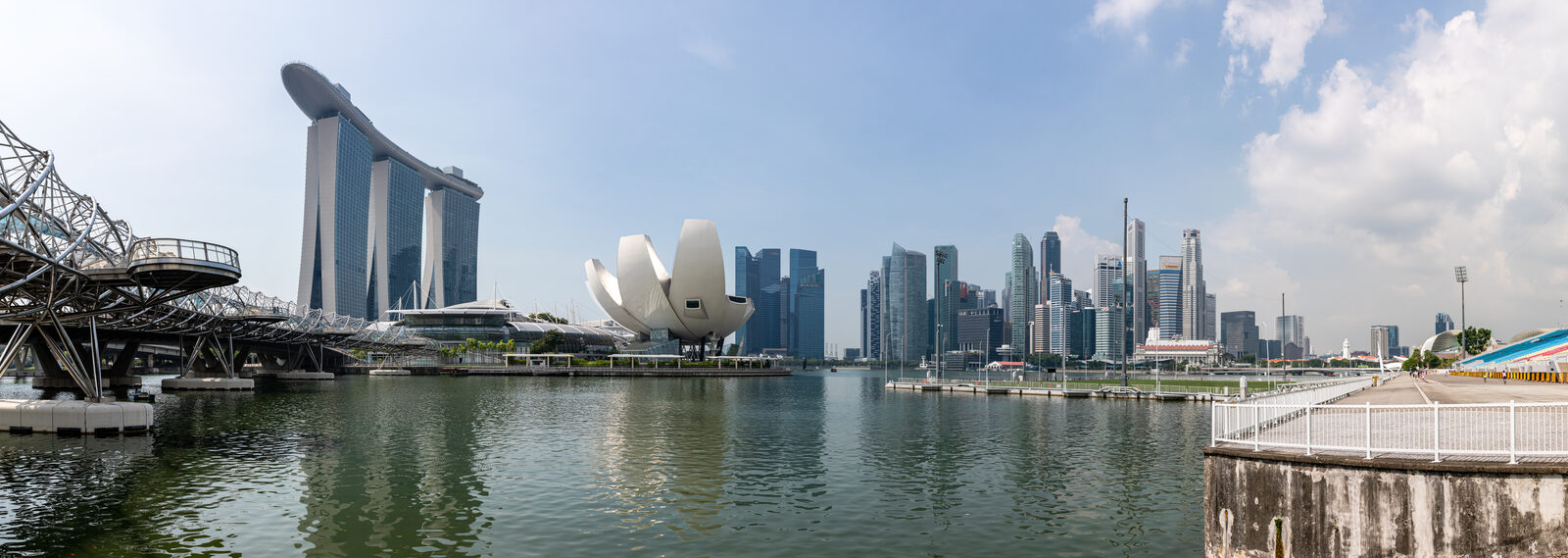 Marina Bay skyline, a 20 minute Singapore airport transfer from Changi